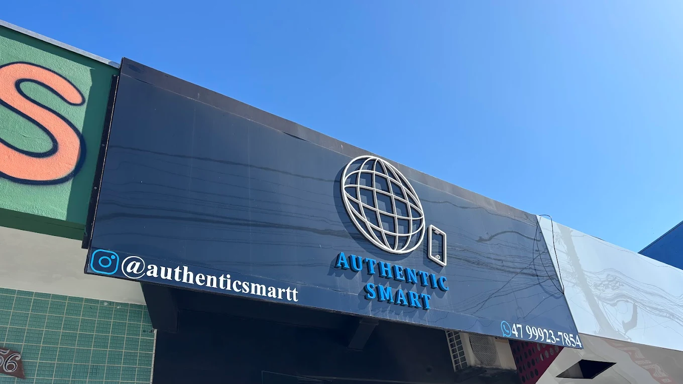 Fachada da Authentic Smart, assistência técnica de celular em Itajaí